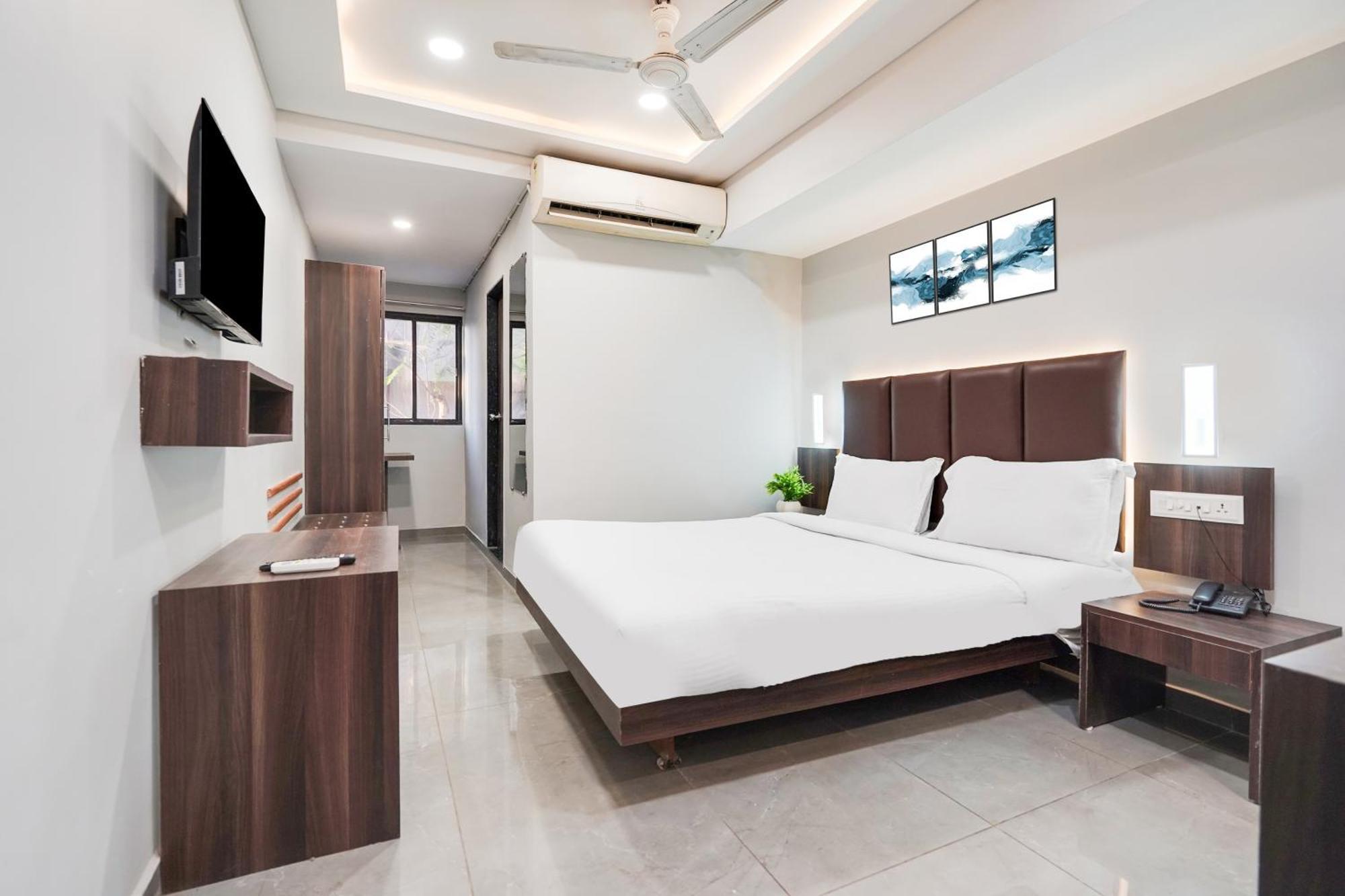Palette Country Club Surat Hotel Exterior photo