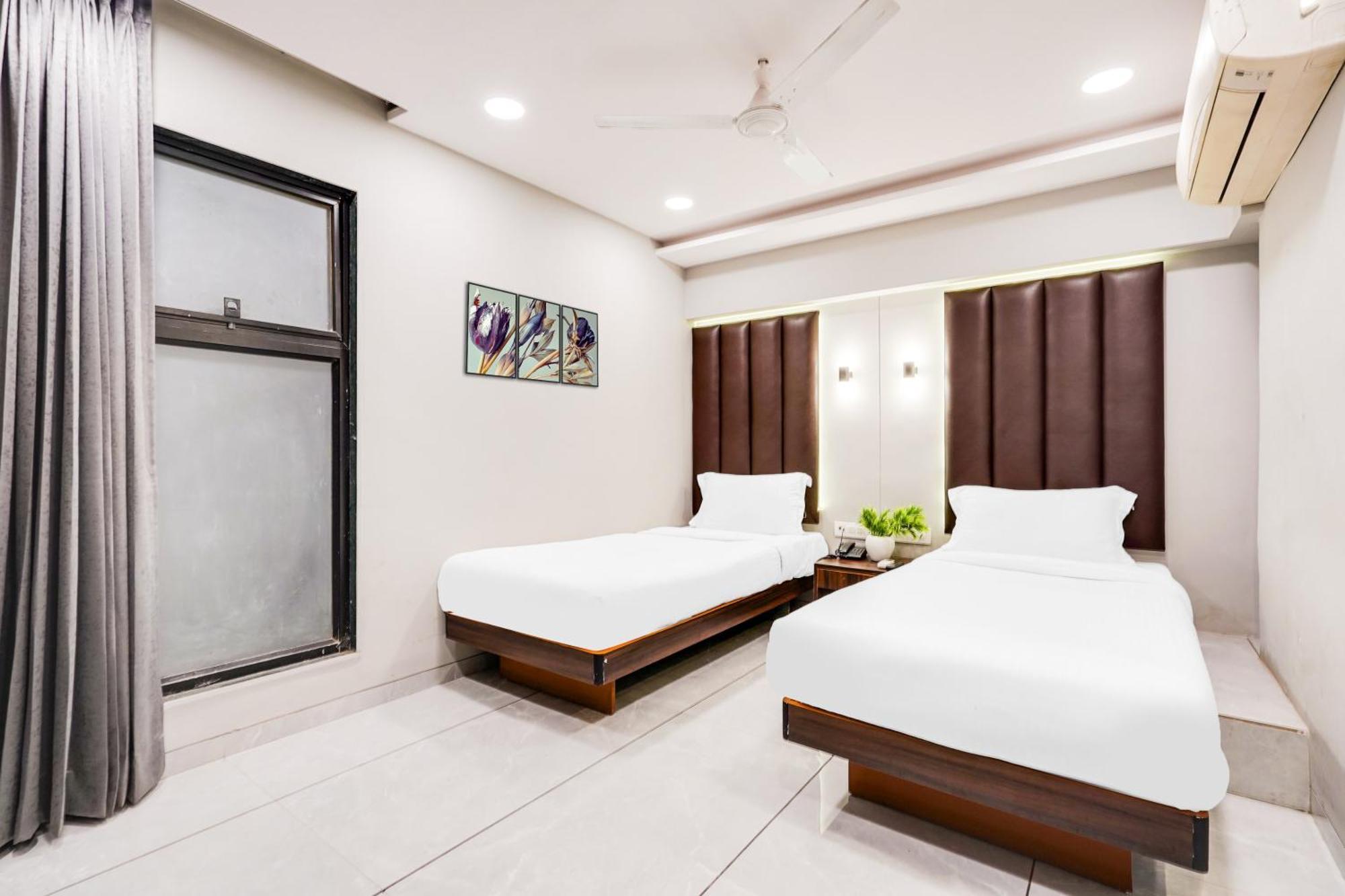 Palette Country Club Surat Hotel Exterior photo
